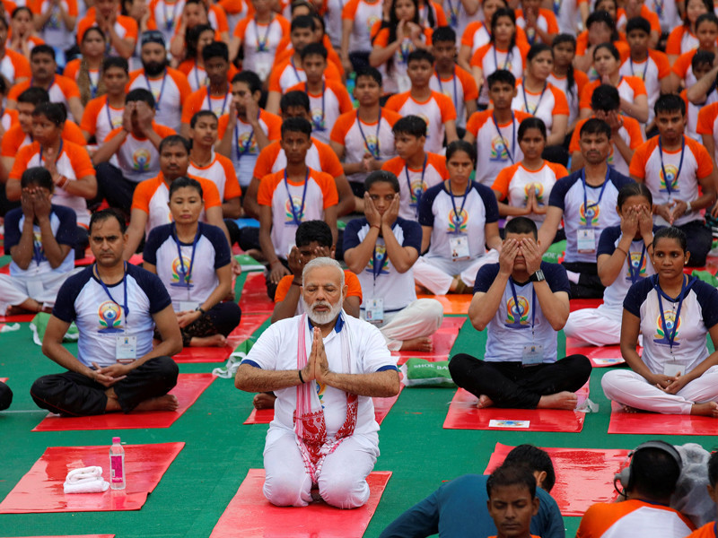 Как проходит международный день йоги в Индии?